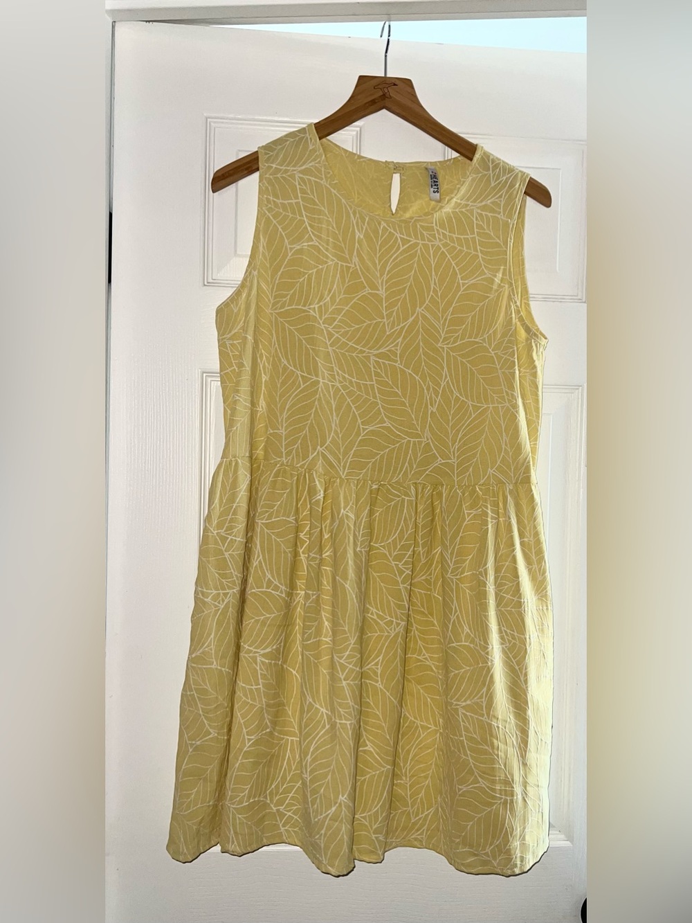 2 Hearts Yellow & White Leaf Print Babydoll Dress size small NWOT